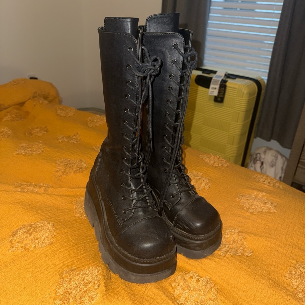 Demonia platform boots